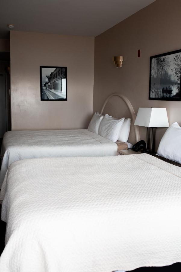 West Bank Inn Celina Esterno foto